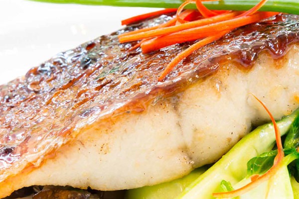 Gebakken Heek met Zoete aardappelpuree en spekkruimels
